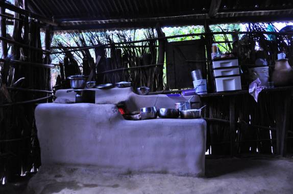 Belo fogão à lenha, na casa onde almoçamos no Rio da Prata, na Chapada dos Veadeiros, região de Cavalcante - GO